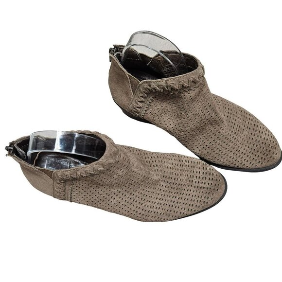 Earth Brand Womens Perforated Ankle Boots Size 9 Brown Suede Back Zipper - Picture 3 of 12